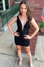 Gorgeous Bodycon Deep V Neck Short Homecoming Dress with Appliques