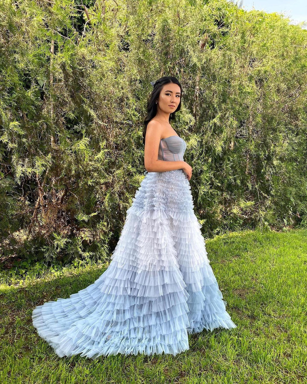 Vestido largo de fiesta de tul con volantes y escote corazón en línea A