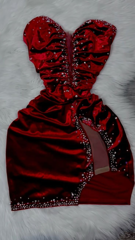 Robe courte sexy en velours bordeaux ornée de perles, idéale pour un anniversaire ou un bal de promo (Y7703)