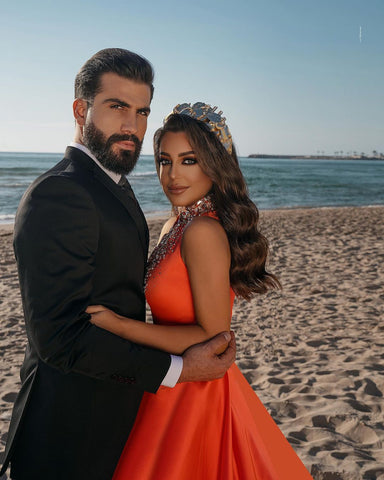 Robe de bal sirène orange dos nu avec jupe fendue et perles