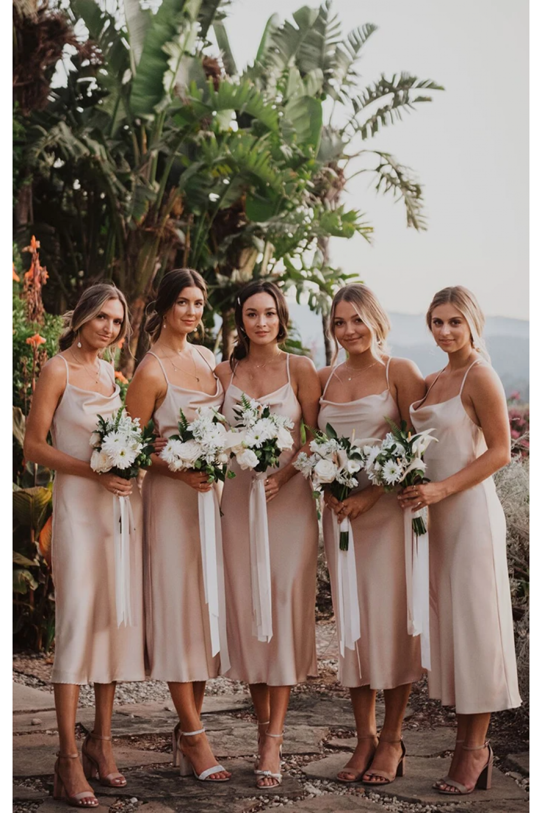 Vestidos de dama de honor sexys sin mangas con tirantes finos y corte tubo