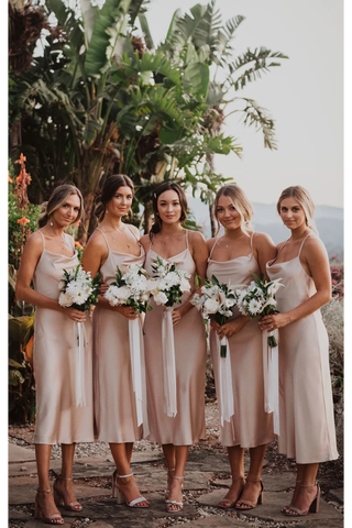 Vestidos de dama de honor sexys sin mangas con tirantes finos y corte tubo