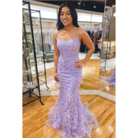 Robe de bal longue en tulle et dentelle à bretelles spaghetti et perles appliquées