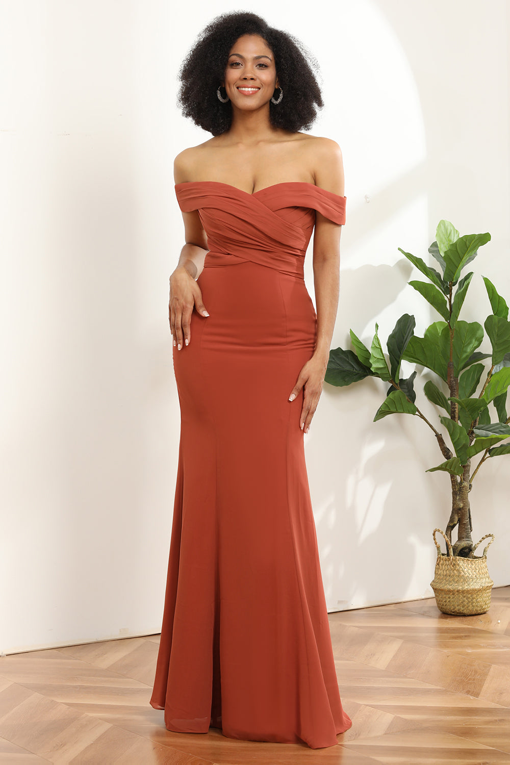 Vestido largo de dama de honor de sirena de gasa color terracota