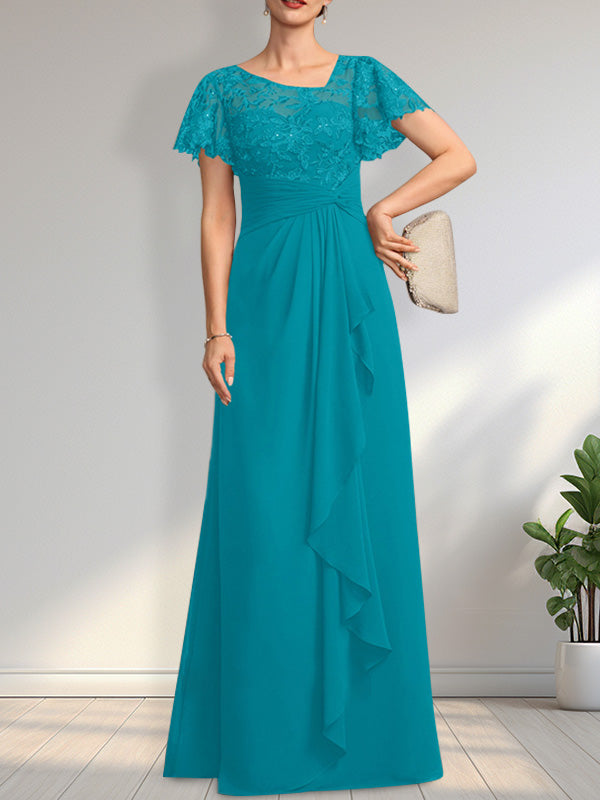 Vestido de novia de corte asimétrico, ilusión, largo hasta el suelo, de encaje y gasa, con cascada de volantes y lentejuelas. 