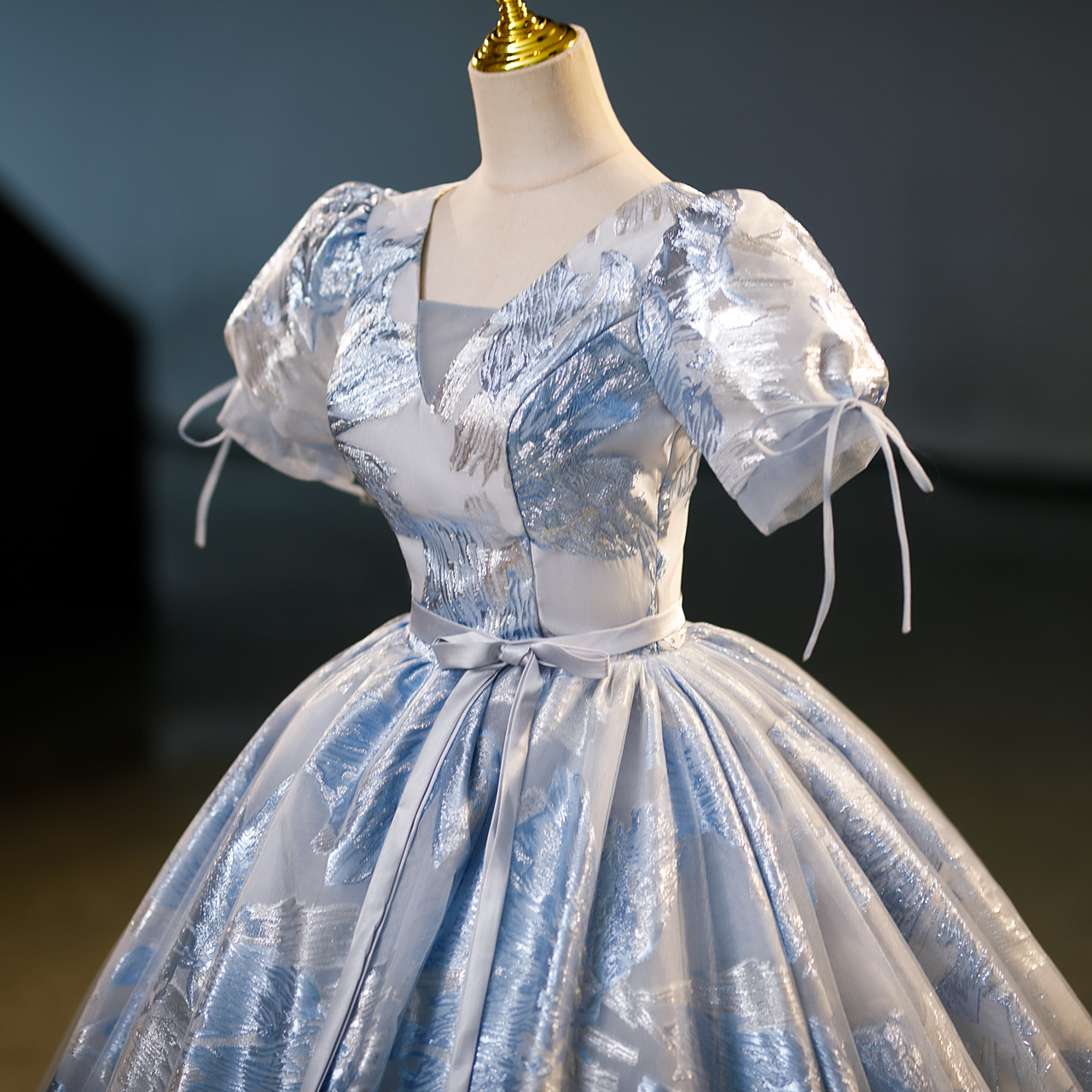 Elegante vestido de quinceañera azul estampado, corte en A, modelo Y7678