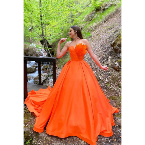 Sweetheart Strapless Ruched Satin Feathers A-Line Long Prom Evening Dress