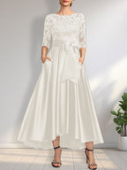 Vestido de madrina de la novia, corte asimétrico, escote ilusión, satén y encaje, con lazo.