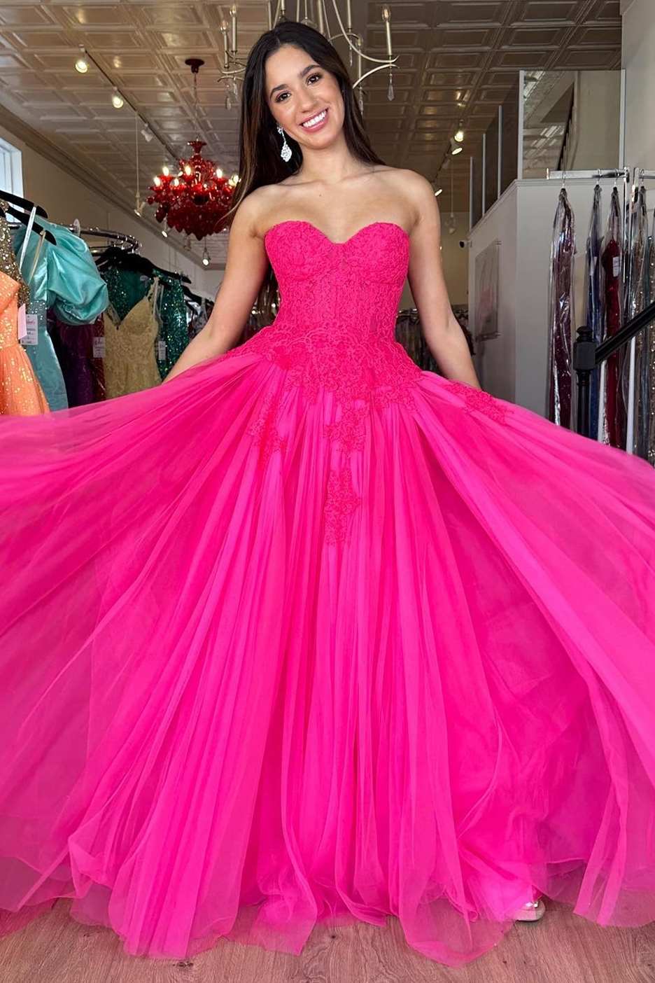 Vestido largo de fiesta sin tirantes, corte en A, de tul rosa fucsia con encaje y sin tirantes