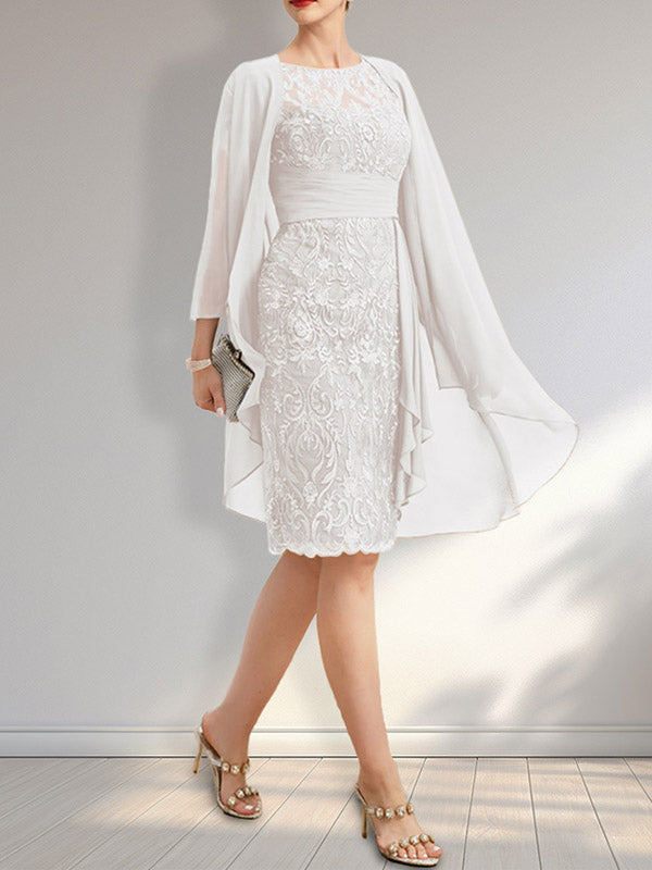 Vestido de novia de corte sirena, escote redondo, ilusión, largo hasta la rodilla, de encaje y gasa, con volantes en cascada y lentejuelas.