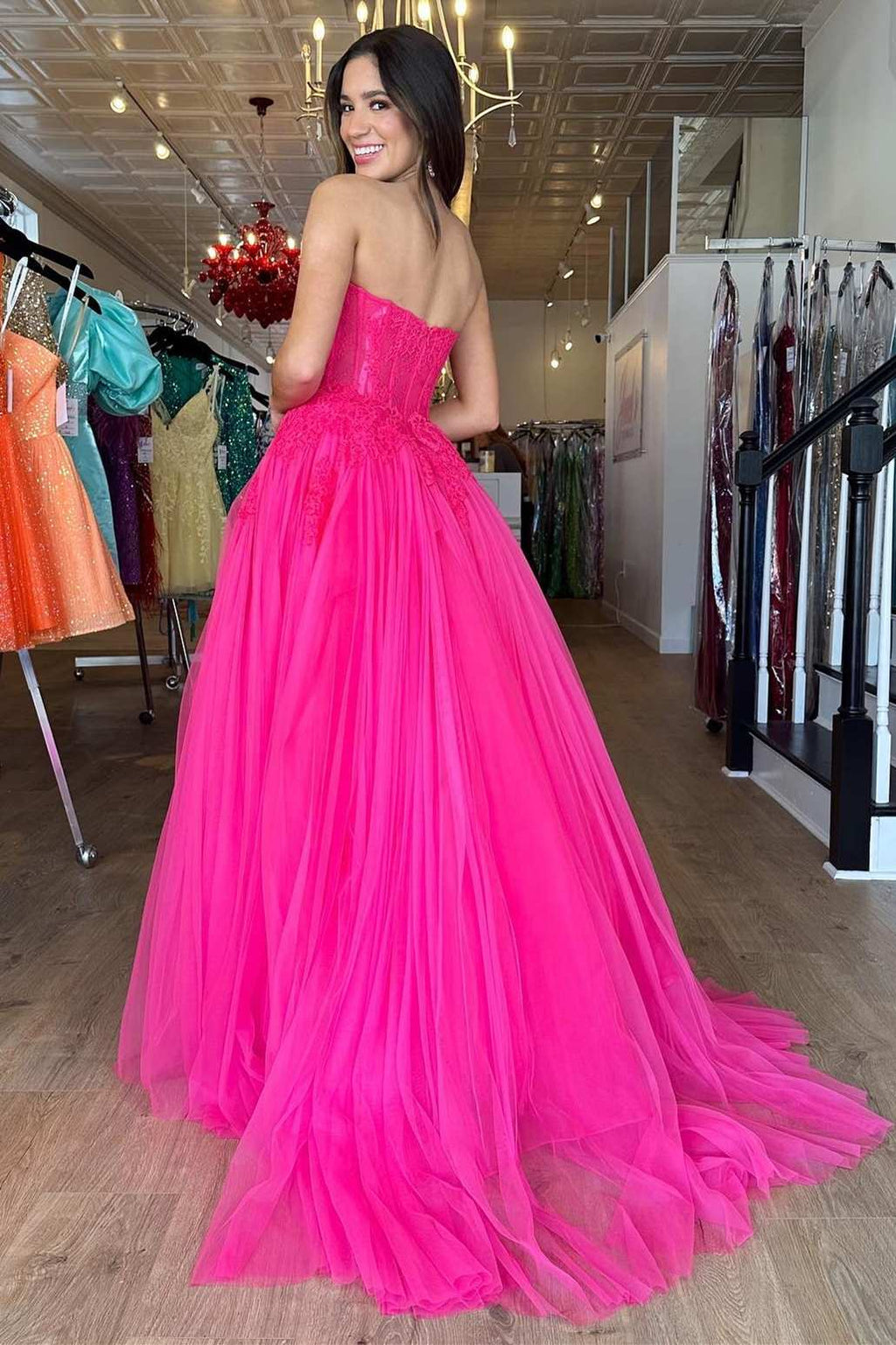 Vestido largo de fiesta sin tirantes, corte en A, de tul rosa fucsia con encaje y sin tirantes
