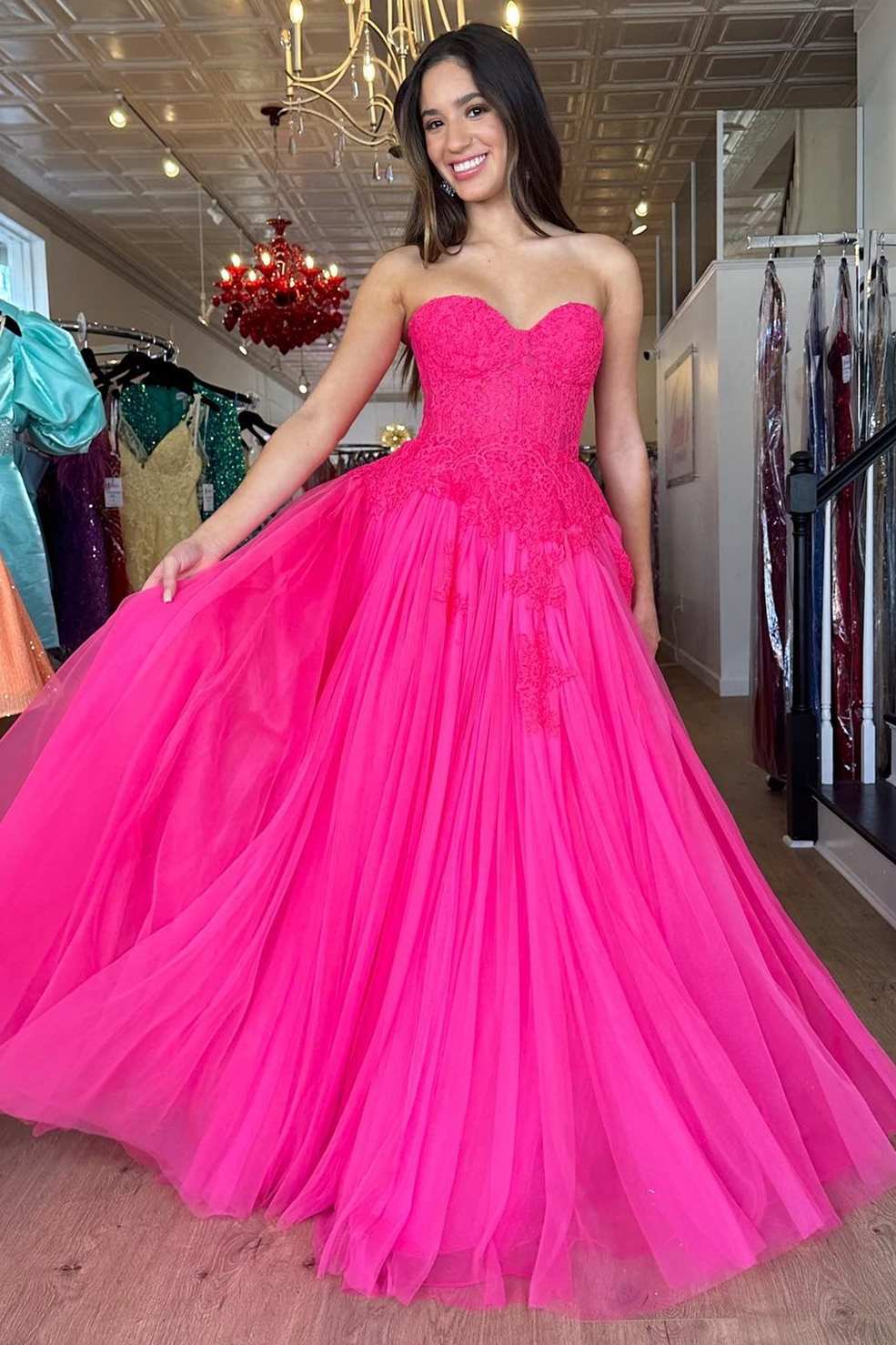 Vestido largo de fiesta sin tirantes, corte en A, de tul rosa fucsia con encaje y sin tirantes