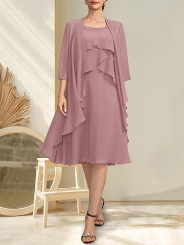 Vestido de gasa corte A con escote redondo y largo hasta la rodilla para la madre de la novia, con pedrería.