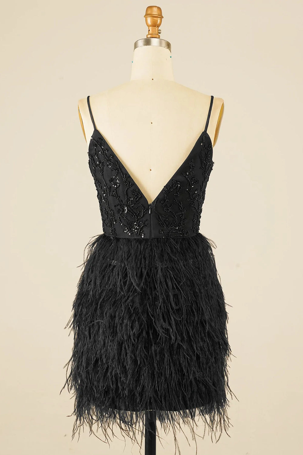 Vestido ajustado de lentejuelas para baile de bienvenida con plumas