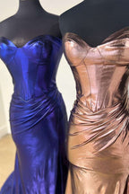 Niobe | Robe de soirée longue sirène violette sans bretelles avec fente
