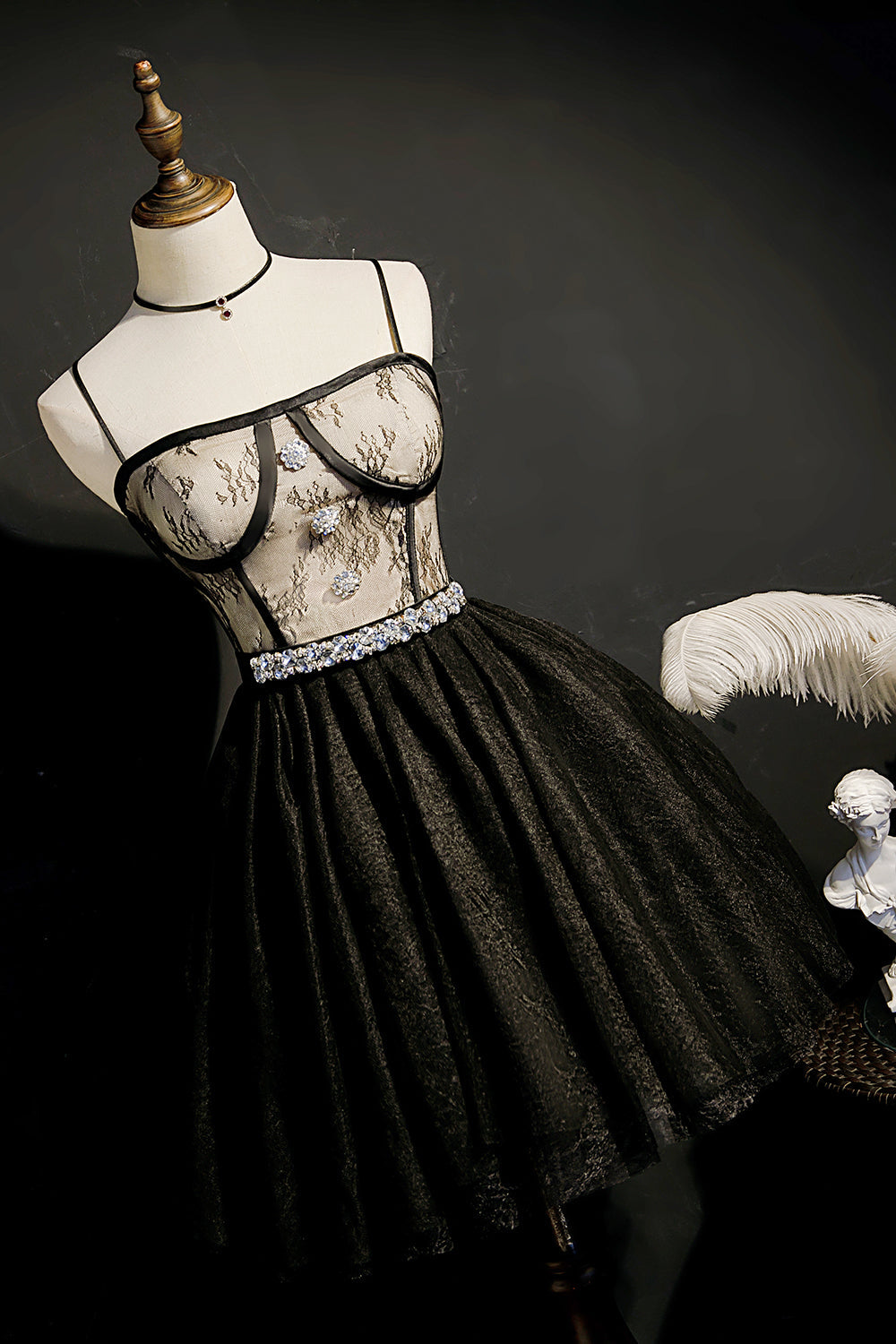 Chic Lace Spaghetti Straps Tulle Short Homecoming Dresses