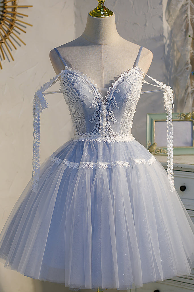 Vestido de fiesta de línea A con tul, encaje y escote en V