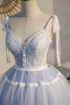Vestido de fiesta de línea A con tul, encaje y escote en V