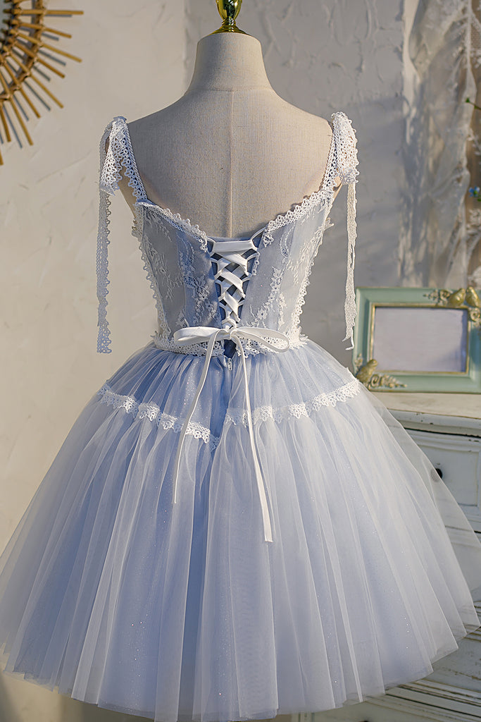 Vestido de fiesta de línea A con tul, encaje y escote en V