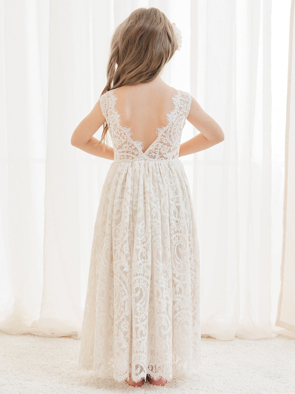 Vestido boho de niña de las flores color marfil, corte en A, de encaje y largo hasta el tobillo 