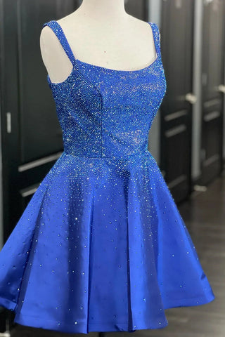 Robe de bal courte bleue à fines bretelles et perles, coupe trapèze