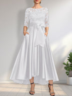 Vestido de madrina de la novia, corte asimétrico, escote ilusión, satén y encaje, con lazo.