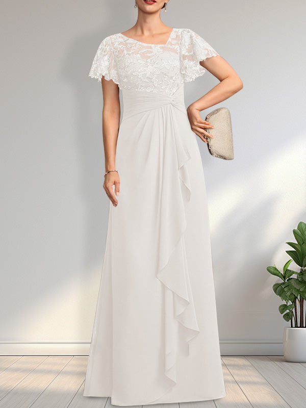Vestido de novia de corte asimétrico, ilusión, largo hasta el suelo, de encaje y gasa, con cascada de volantes y lentejuelas. 