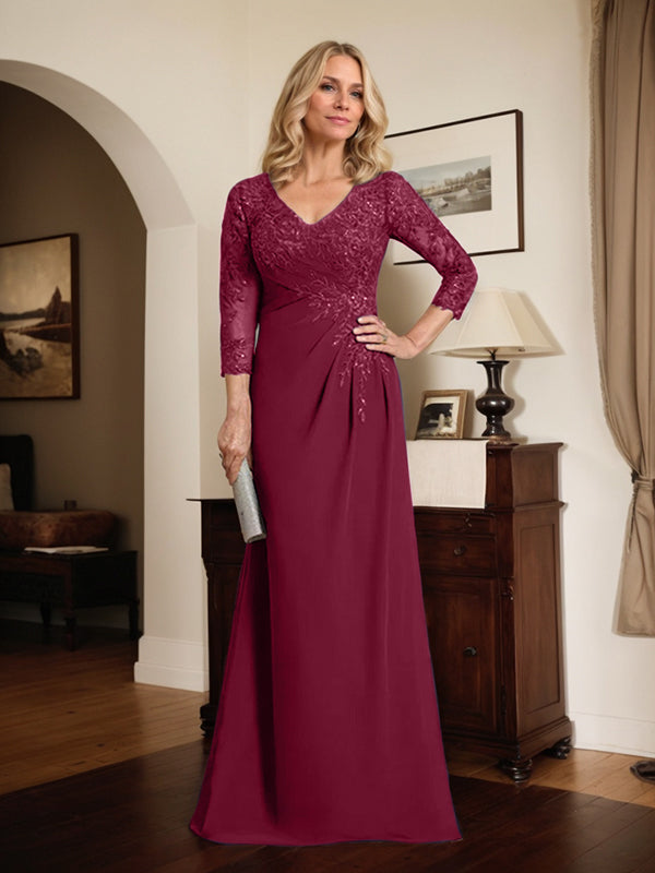 Robe de mère de la mariée fourreau/colonne en mousseline de dentelle, longue jusqu'au sol, avec décolleté en V illusion et sequins plissés 