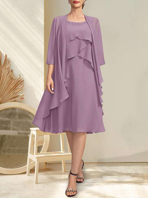 Vestido de gasa corte A con escote redondo y largo hasta la rodilla para la madre de la novia, con pedrería.