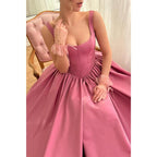Robe de soirée en satin coupe trapèze à bretelles spaghetti et traîne fendue sur le côté 
