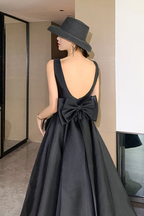 Elegante vestido negro de fiesta, cumpleaños o gala, sin espalda, con gran lazo, ideal para invitadas a eventos nocturnos y fiestas de verano (Y5790)