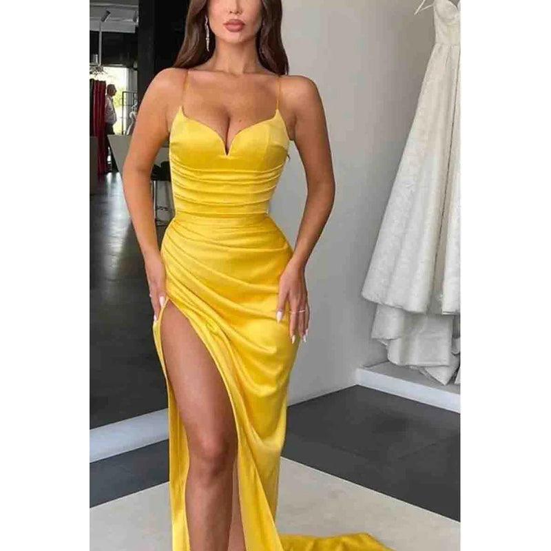 Robe de soirée longue froncée à bretelles spaghetti et fente 