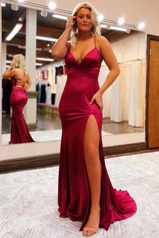 Robe de bal longue bleue fourreau à fines bretelles et fente