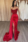 Robe de bal rouge bustier ornée de sequins élégants et fendue jusqu'à la cuisse