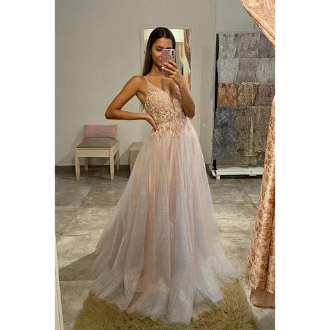 Robe de bal longue trapèze à bretelles spaghetti et appliques en tulle 