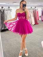 Vestido de fiesta de bienvenida sin tirantes de tul corte A