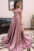 Vestido de sirena con tirantes finos y abertura en la espalda con tiras.