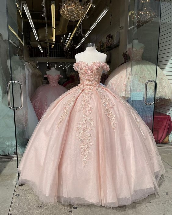 Vestido de gala rosa con hombros descubiertos y apliques de encaje para quinceañera Y2735