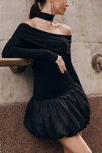 Robe mini bouffante à manches longues et épaules dénudées 