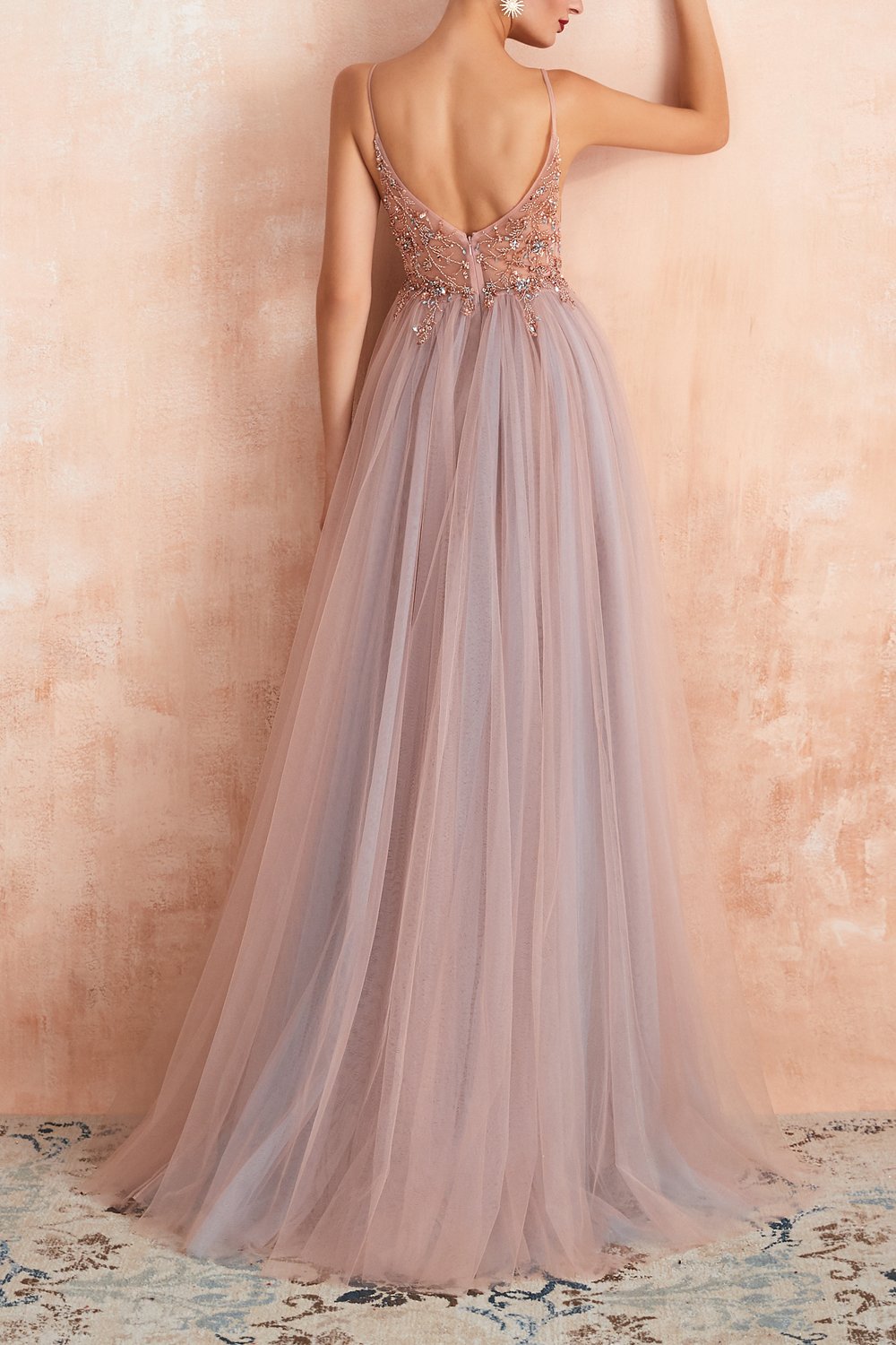 Robe de bal longue bleue à fines bretelles et fente
