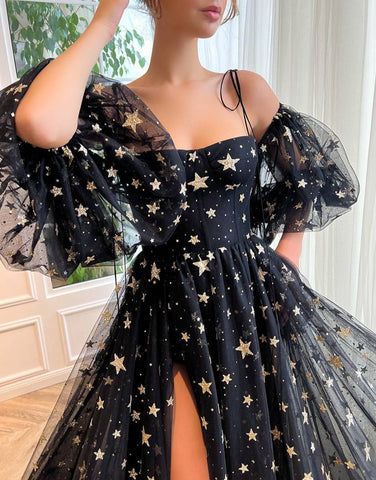 Tara | Robe de bal noire fendue sur le côté et ornée d'étoiles