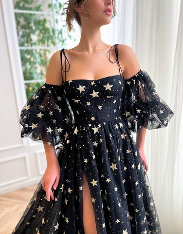 Tara | Robe de bal noire fendue sur le côté et ornée d'étoiles