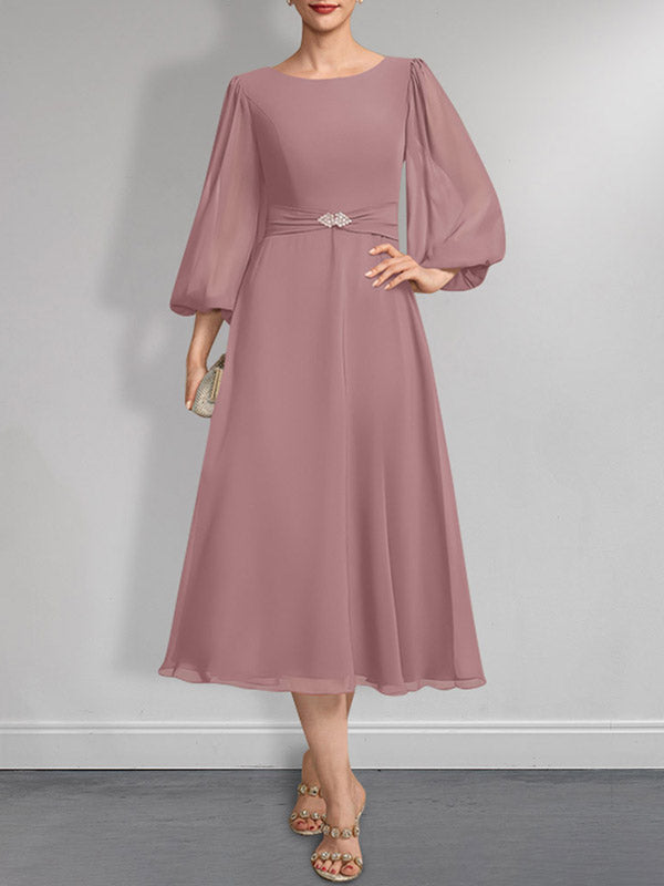 Vestido de chifón de corte A, largo té, para la madre de la novia, con escote redondo y broche de cristal plisado