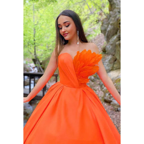 Sweetheart Strapless Ruched Satin Feathers A-Line Long Prom Evening Dress