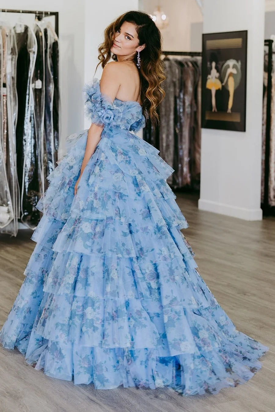 Sigourney | Robe de bal longue trapèze à volants et imprimé floral bleu