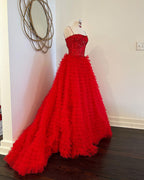 Vestido largo de fiesta de tul con lentejuelas y falda escalonada en línea A