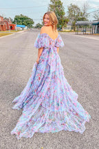 Magnifique robe de bal bustier rose à imprimé floral, coupe trapèze, épaules dénudées et traîne.