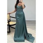 Vestido de noche largo con hombros descubiertos, corte tubo/columna y cuentas 