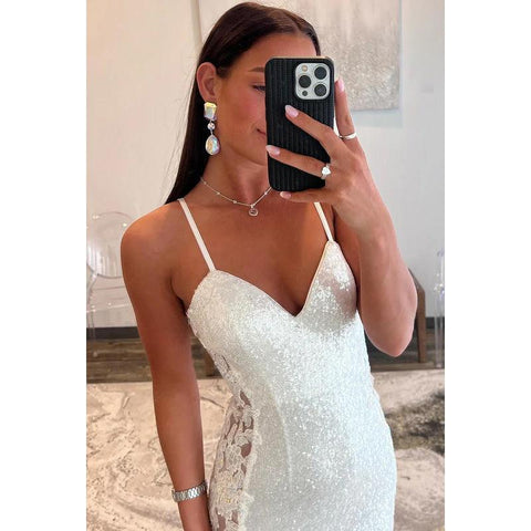 Vestido de fiesta formal sencillo y elegante con tirantes finos, escote en V y espalda descubierta