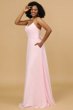 Vestido de dama de honor rosa de gasa con tirantes finos